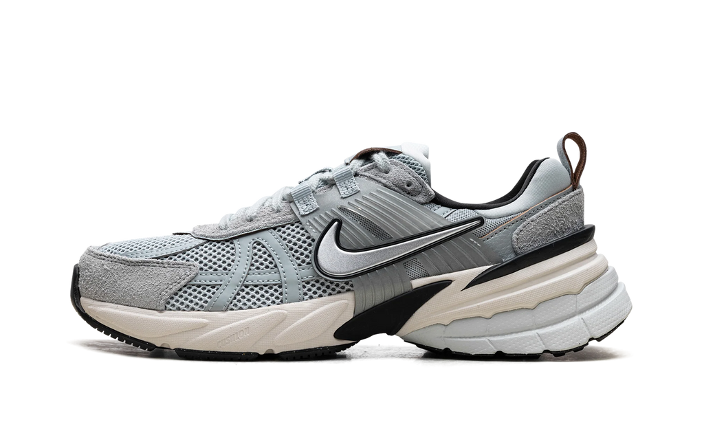 V2K Run WMNS "Light Pumic Black Chrome" FN6703 003