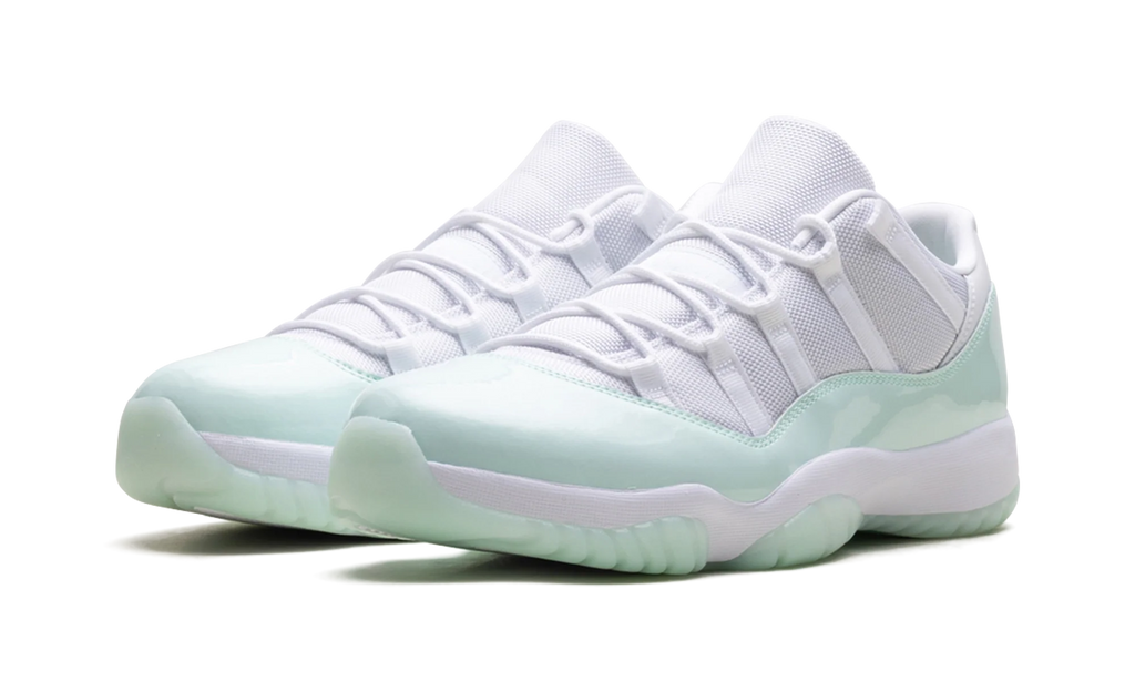Air Jordan 11 Low WMNS "Igloo" AH7860 103
