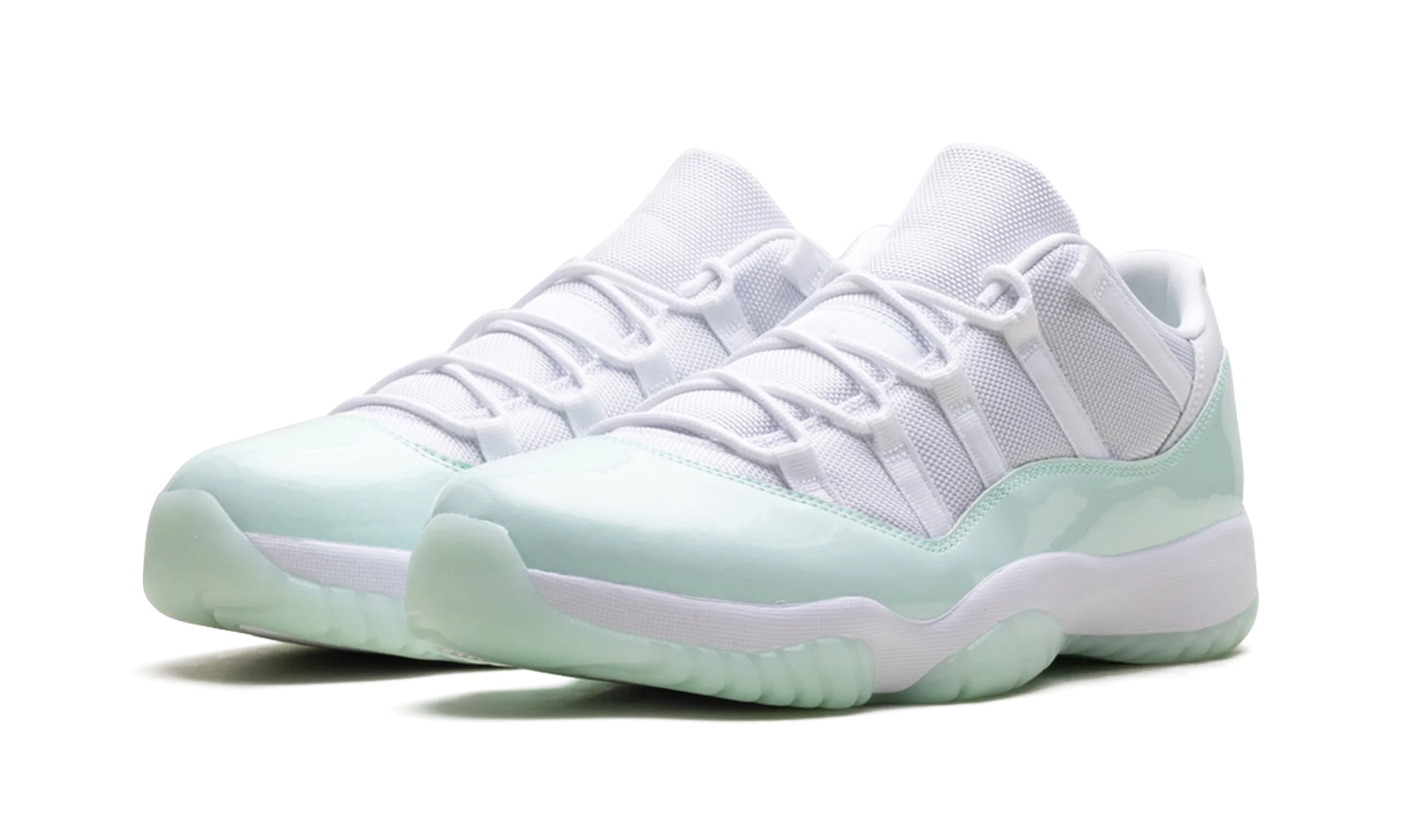 Air Jordan 11 Low WMNS "Igloo" AH7860 103