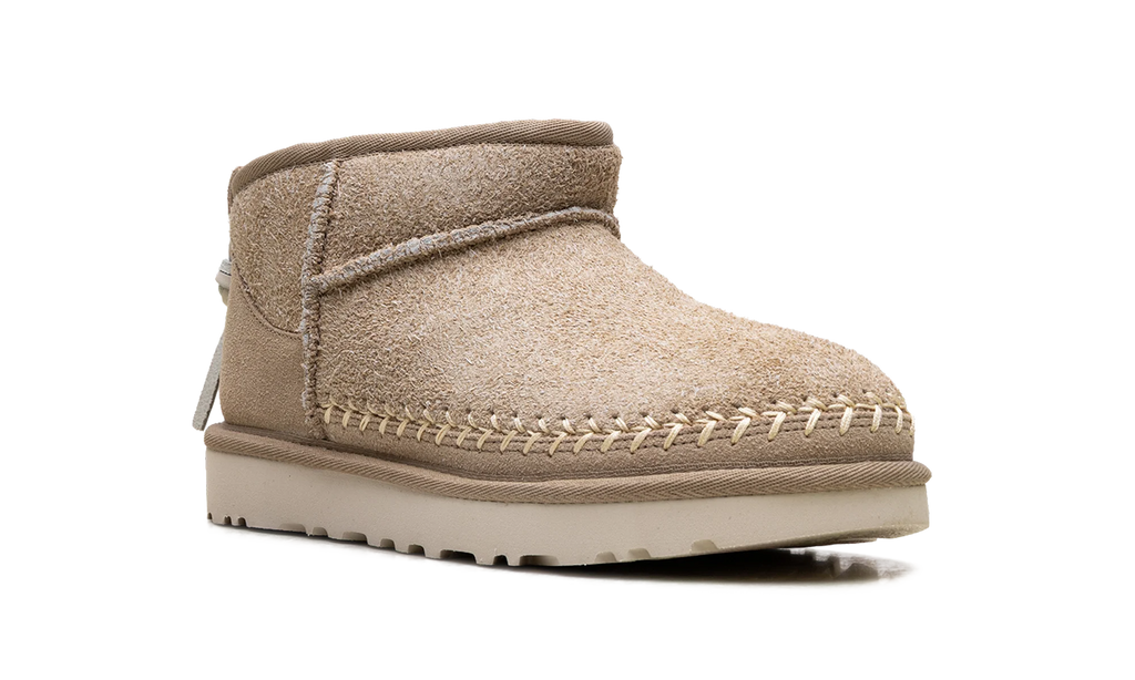 Classic Ultra Mini Biarritz Boot WMNS "Mustard Seed" 1171538 MDSD