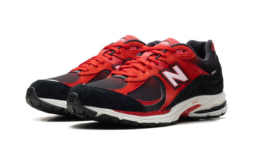 2002R "Black/True Red" U2002RZA