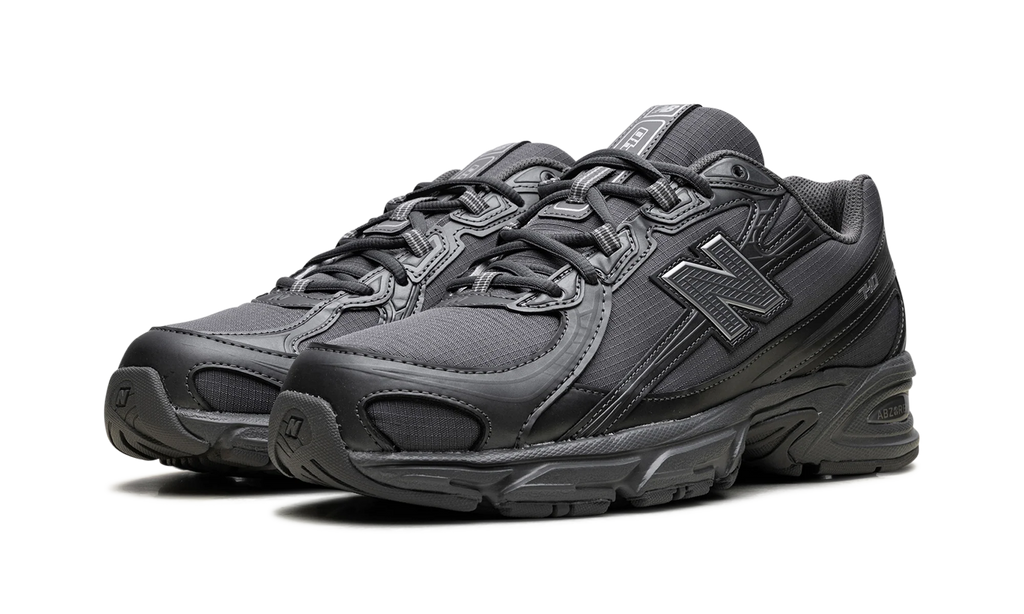 740 "Castlerock Silver Metallic" U740SS2