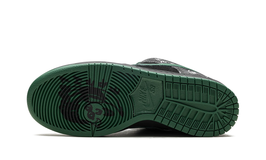 SB Dunk Low "There Skateboards" HF7743 001