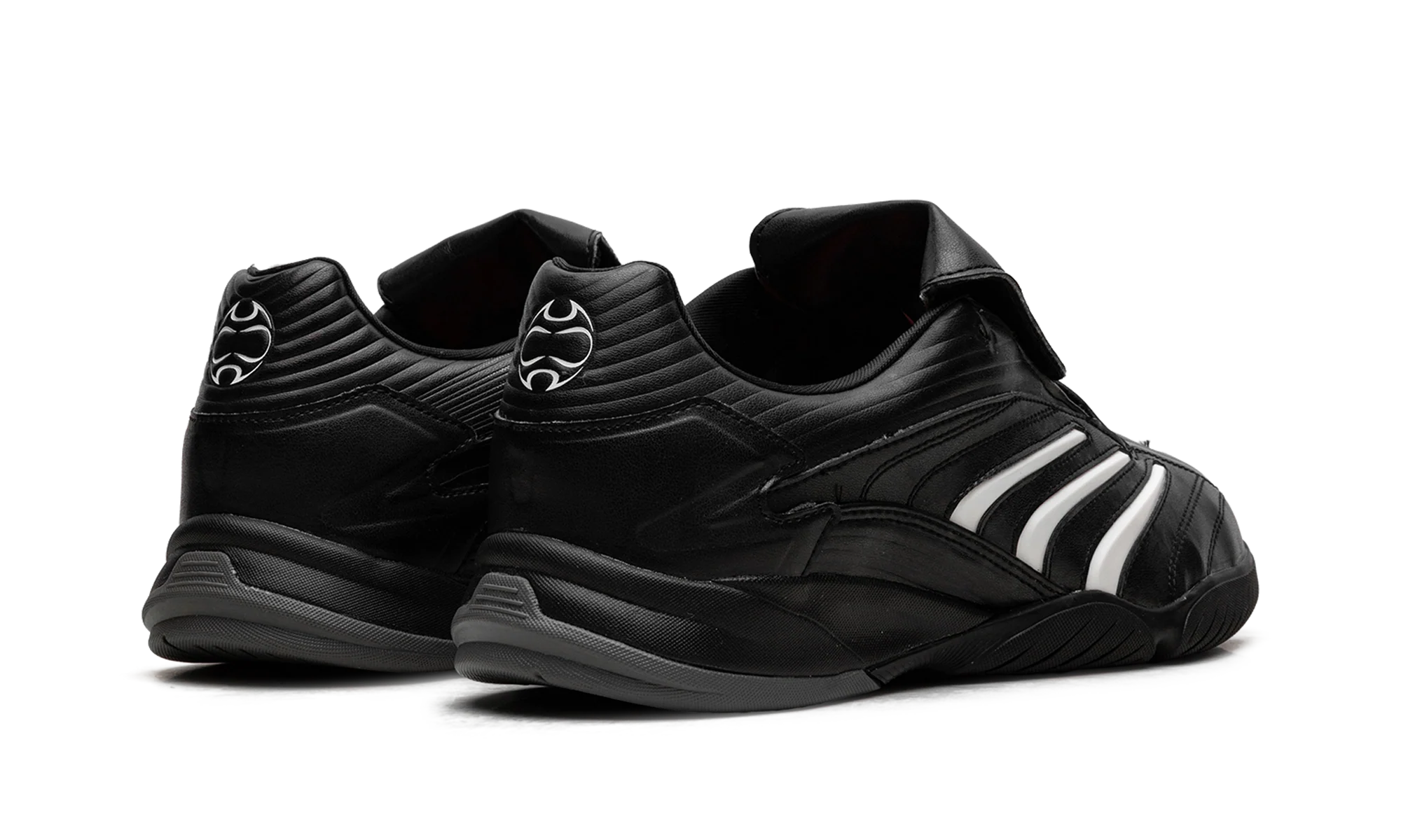 Predator Sala "Black Zero Metallic" JQ3916