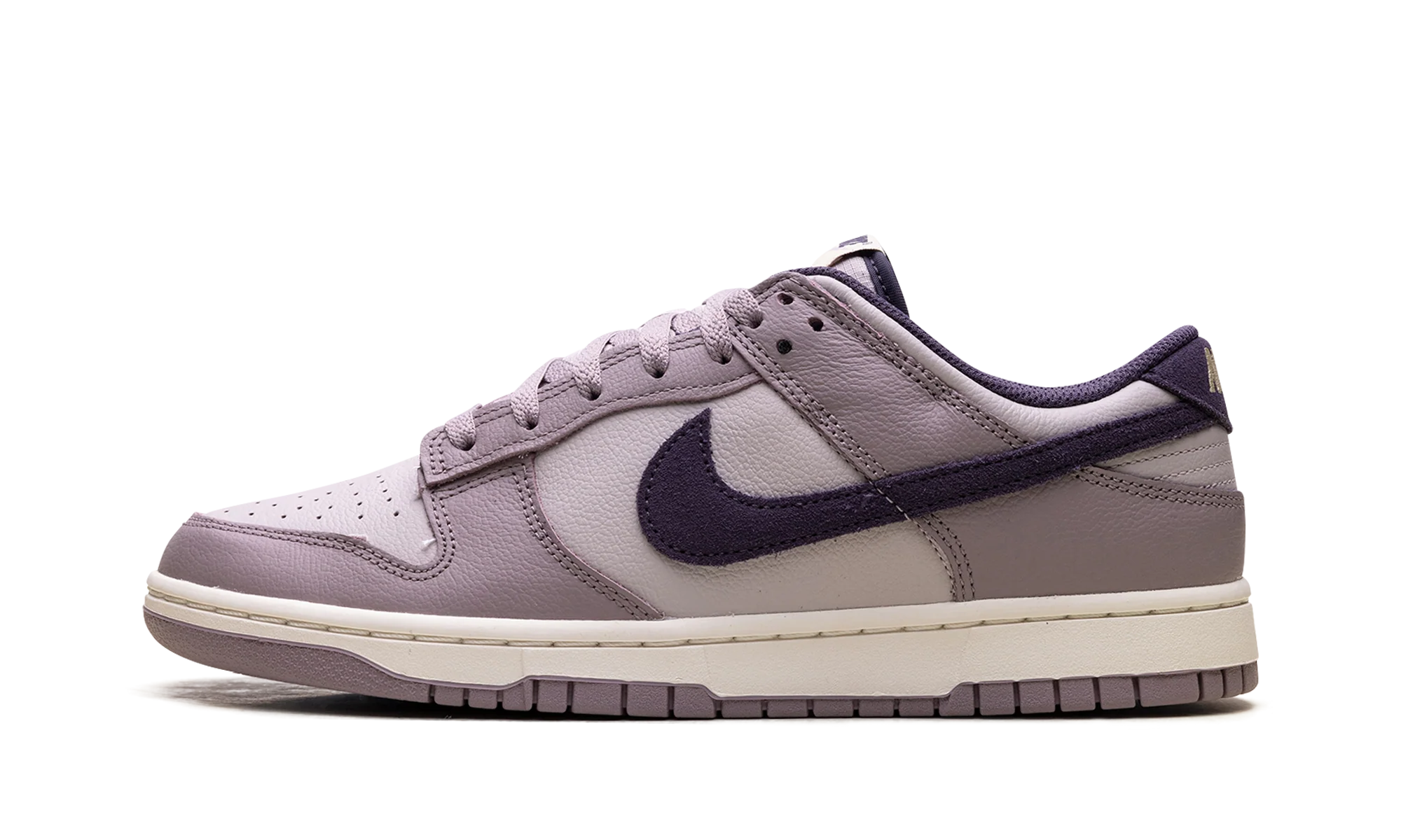 Dunk Low SE "Light Violet Ore" HQ3642 202