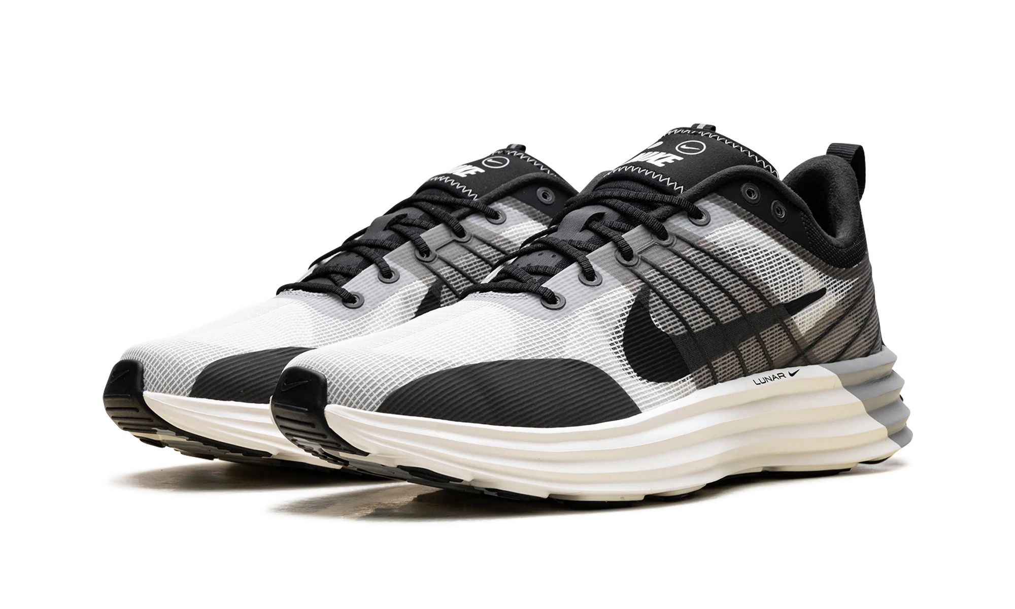Lunar Roam "Summit White Black" DV2440 102