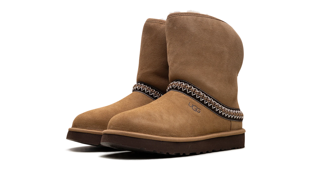 Classic Short Crescent Boot WMNS "Chestnut" 1161770 CHE