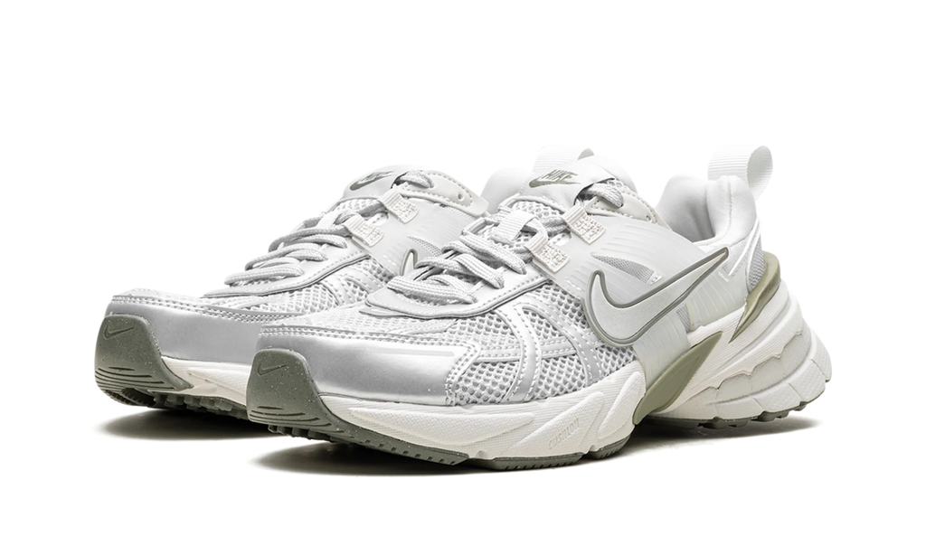 V2K Run WMNS "Photon Dust Light Silver" FD0736 006