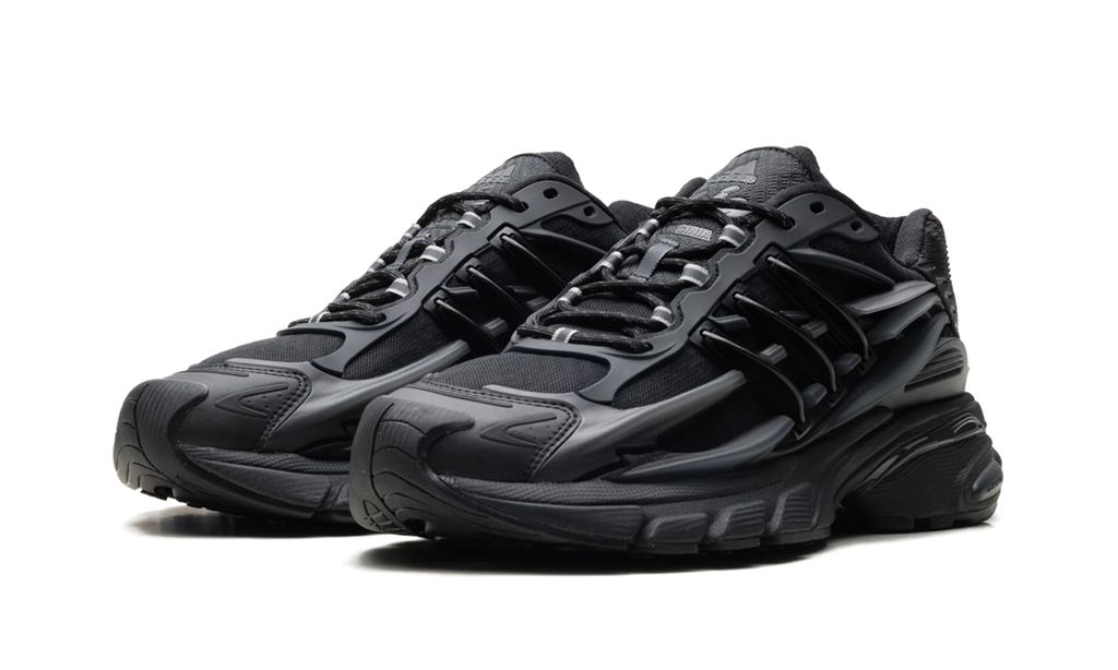 Adistar Jellyfish "Pharrell Williams - Triple Black" KJ3841