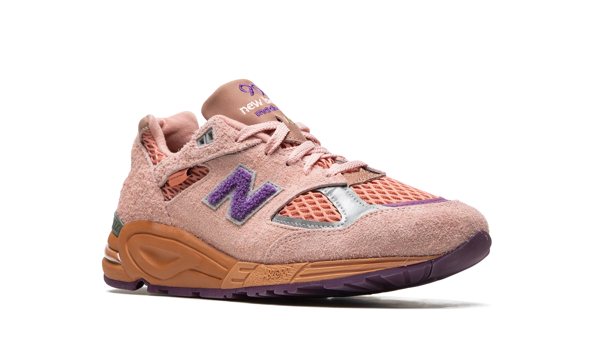 990 V2 "Salehe Bembury - Sand Be The Time" M990SB2