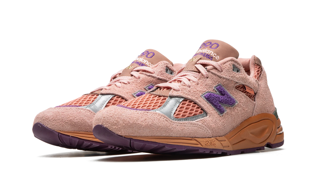 990 V2 "Salehe Bembury - Sand Be The Time" M990SB2