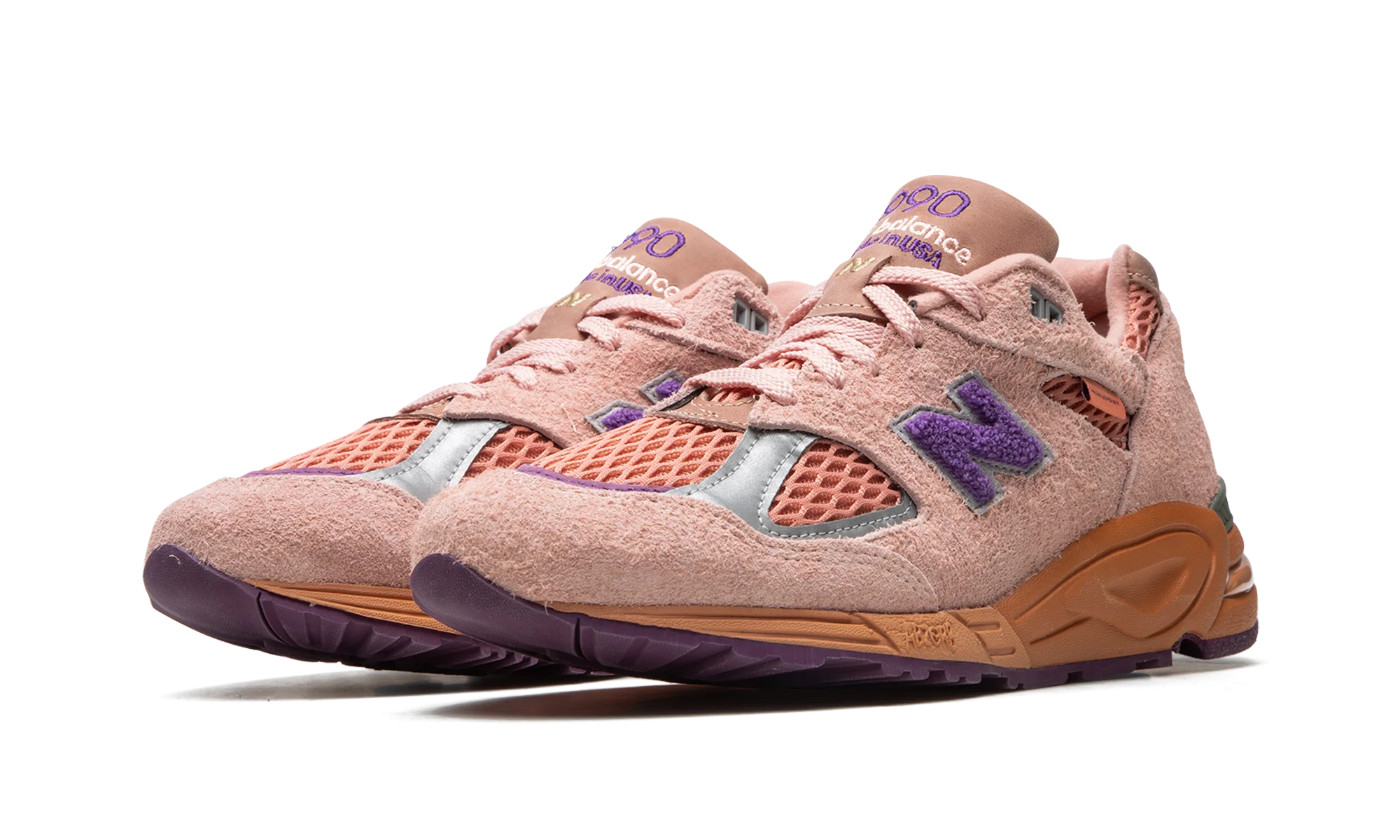 990 V2 "Salehe Bembury - Sand Be The Time" M990SB2