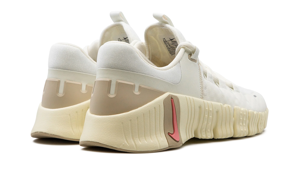 Free Metcon 5 WMNS "Sail Sanddrift" DV3950 100