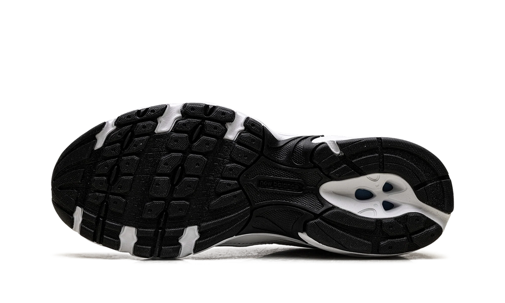 530 "White Silver Metallic Black" MR530LB