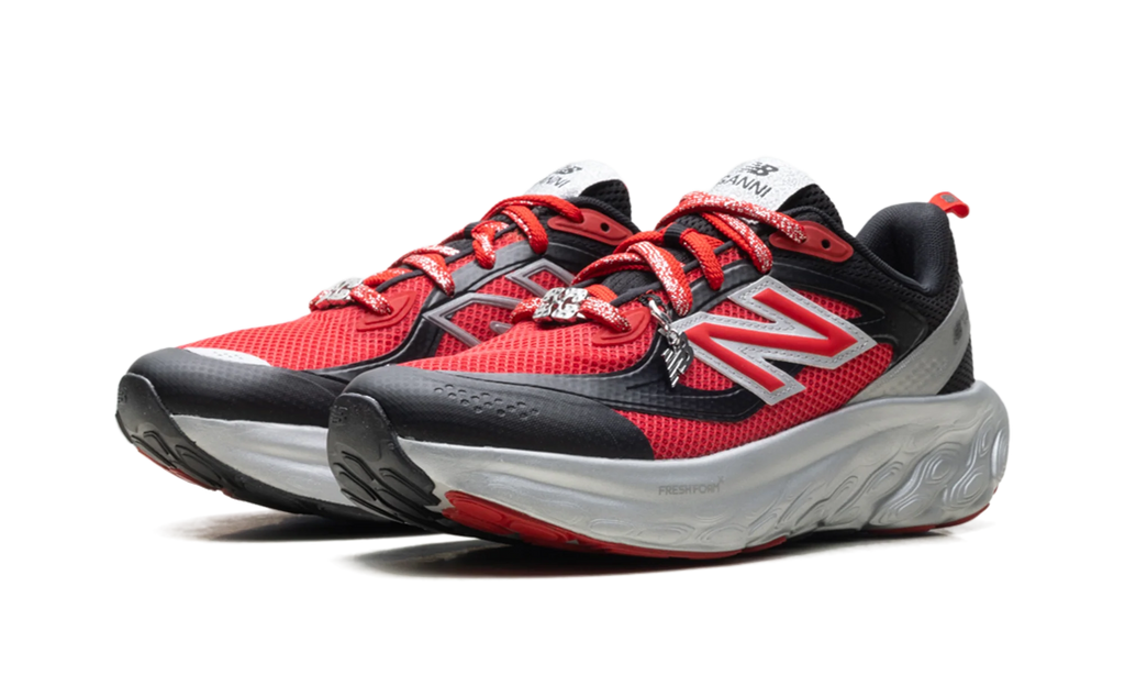 Fresh Foam Trainer "GANNI - Black Silver Metallic Red" UTRNGN
