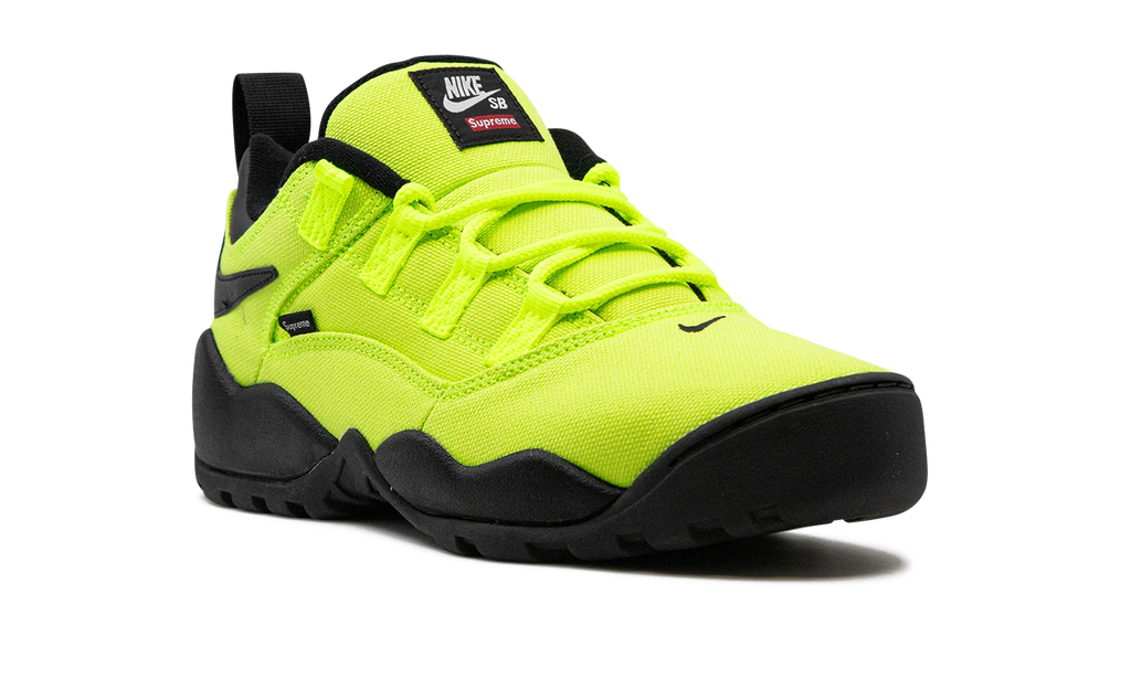 SB Darwin Low "Supreme - Volt" FQ3000 700