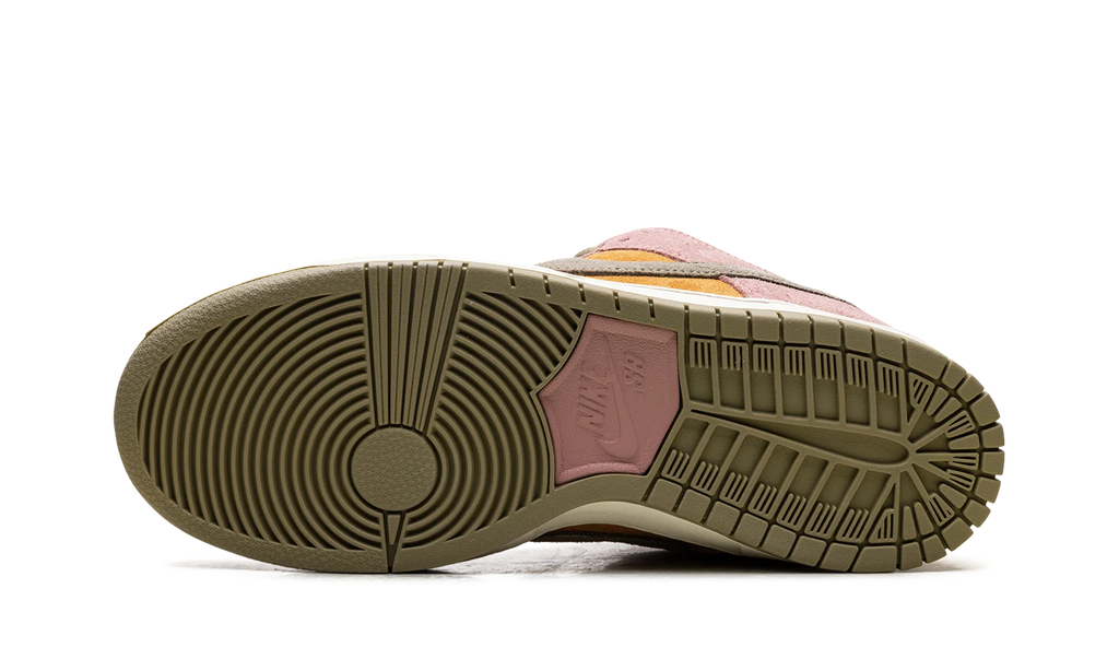 SB Dunk Low "Red Stardust" HJ4135 600