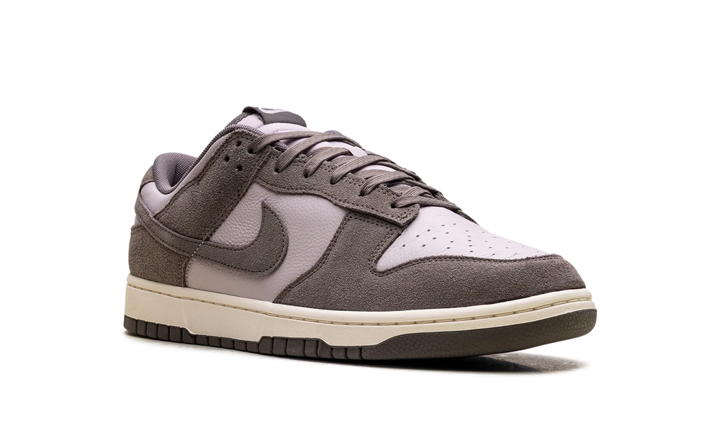 Dunk Low SE "Platinum Violet" FQ8249 001