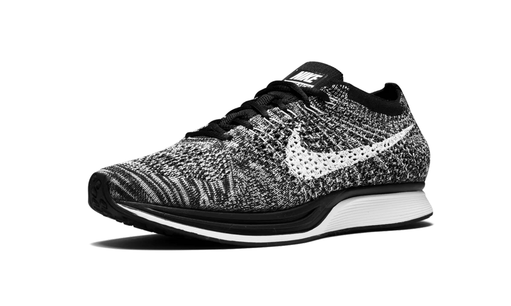 Flyknit Racer "Oreo" 526628 012