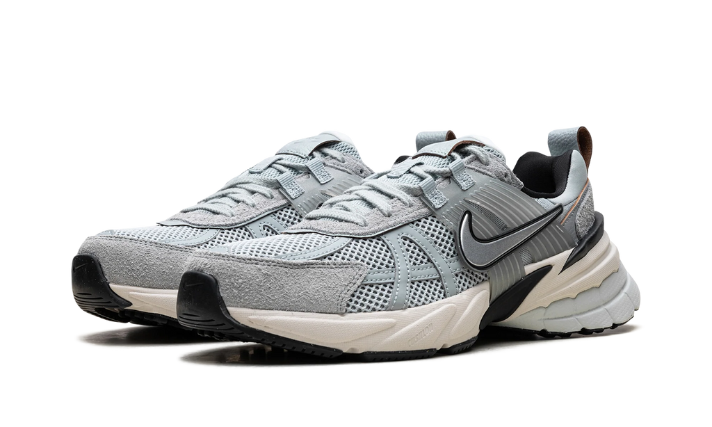 V2K Run WMNS "Light Pumic Black Chrome" FN6703 003