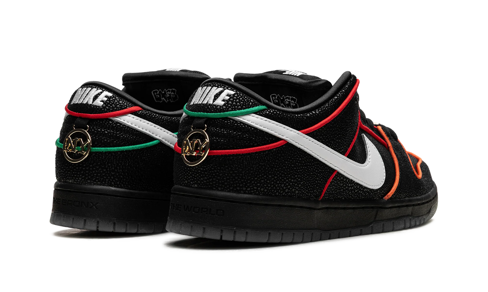 SB Dunk Low "Bronx Girls Skate" HV1664 001