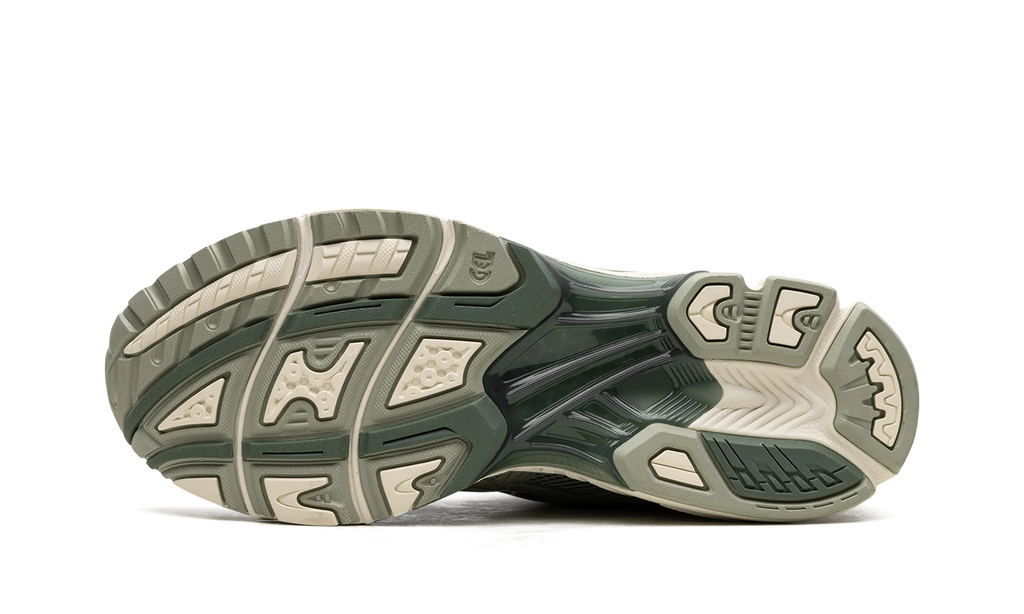 GEL KAYANO 14 "Olive Grey Pure Silver" 1201A161 301