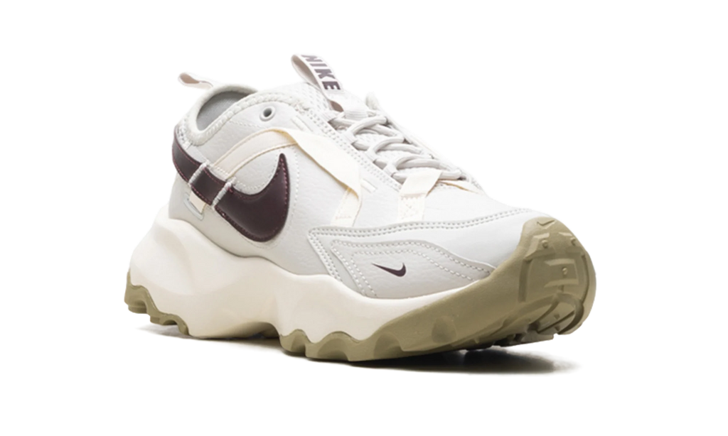 TC 7900 WMNS "Light Bone Burgundy Crush" DD9682 003