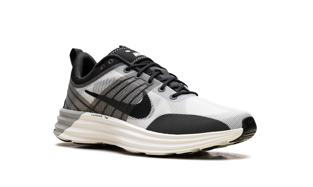 Lunar Roam "Summit White Black" DV2440 102