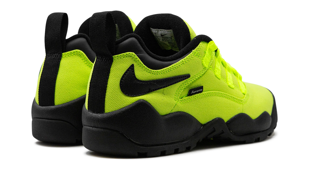 SB Darwin Low "Supreme - Volt" FQ3000 700