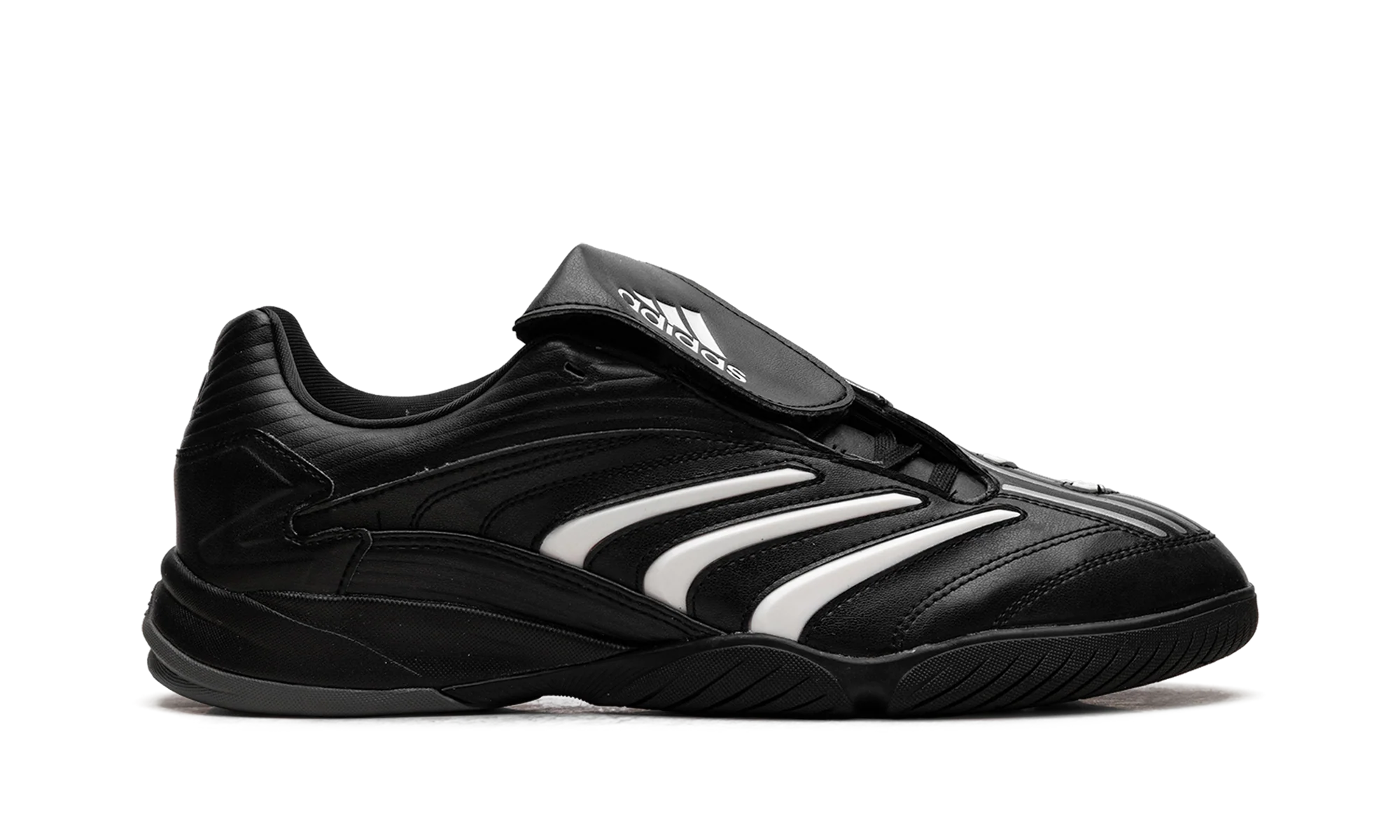 Predator Sala "Black Zero Metallic" JQ3916