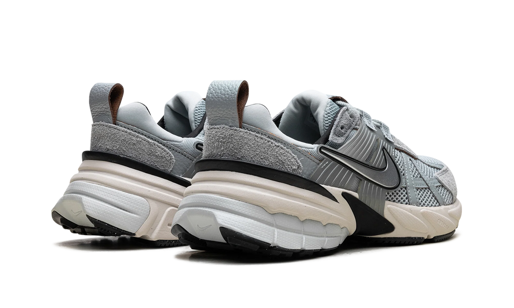 V2K Run WMNS "Light Pumic Black Chrome" FN6703 003