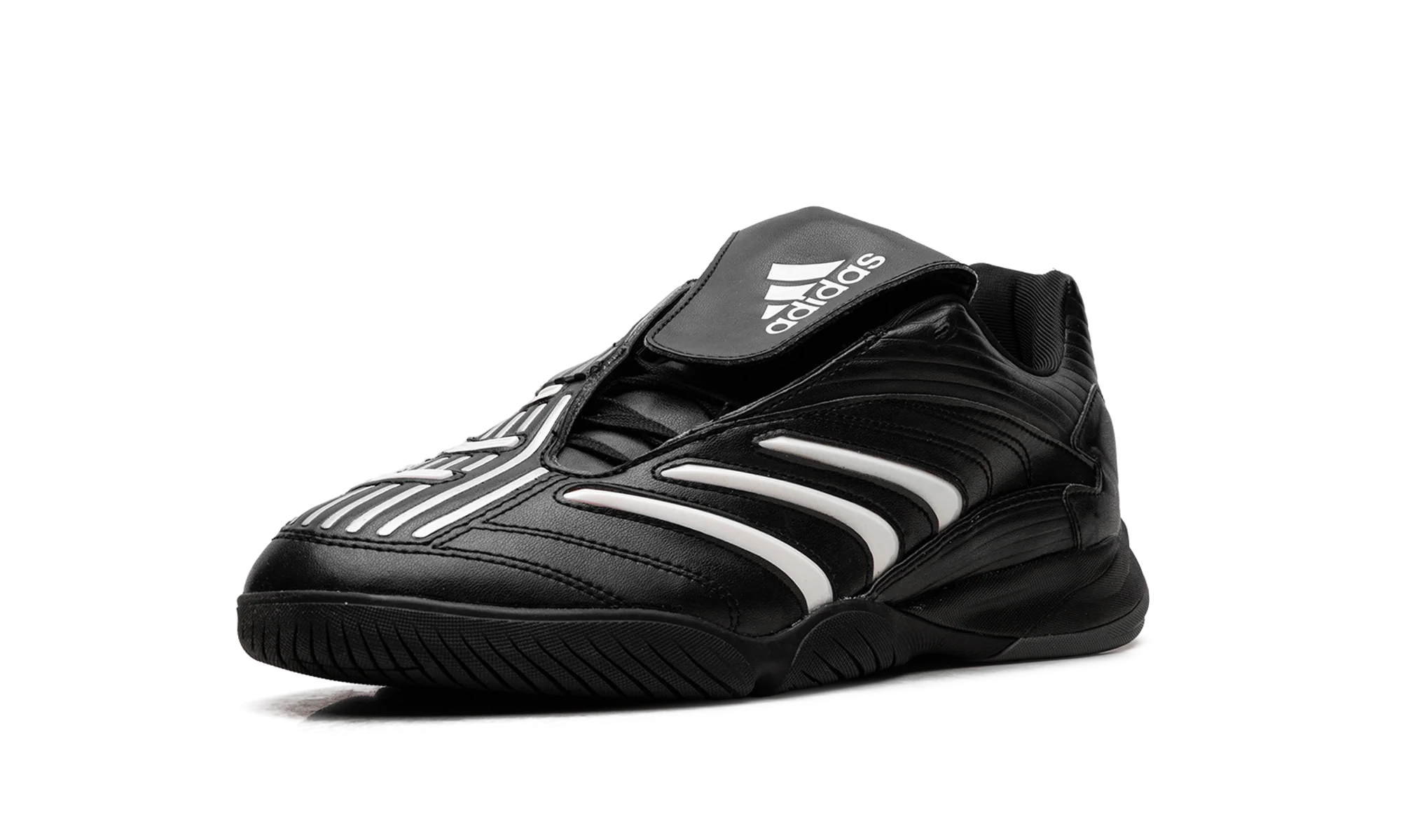 Predator Sala "Black Zero Metallic" JQ3916