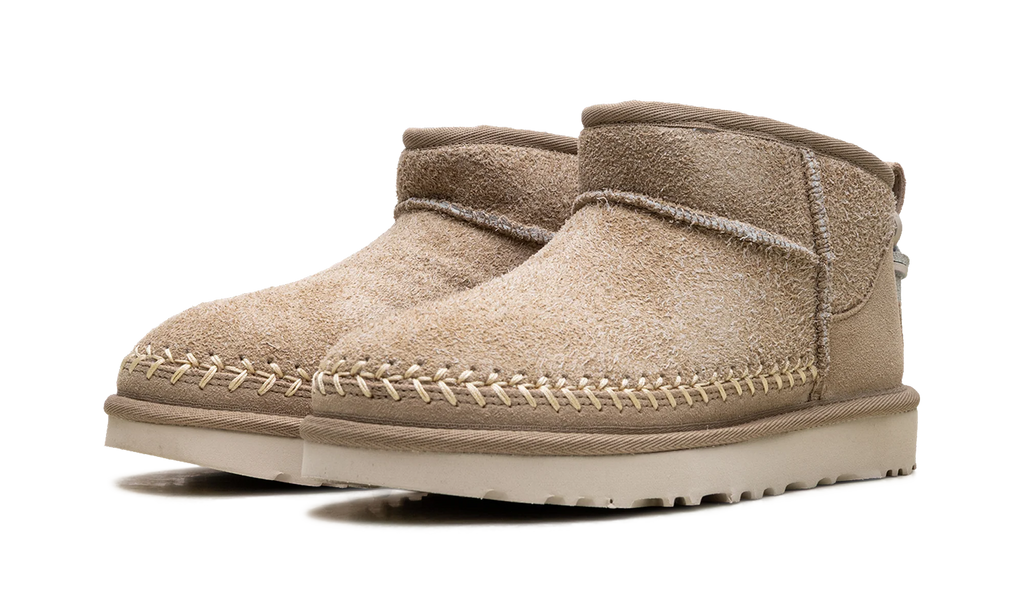 Classic Ultra Mini Biarritz Boot WMNS "Mustard Seed" 1171538 MDSD