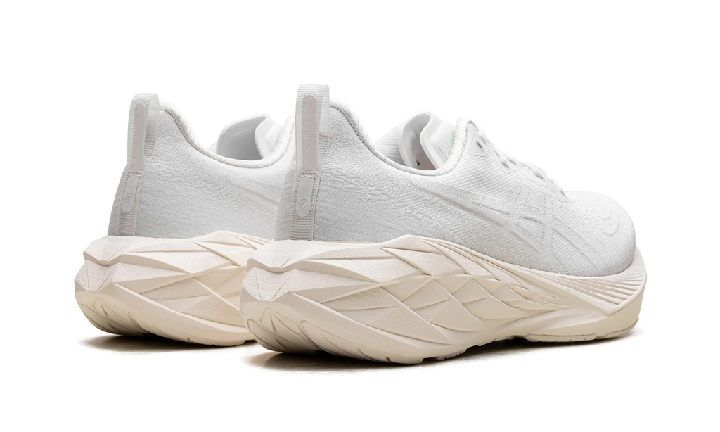Novablast 4 "White / White" 1011B693 102