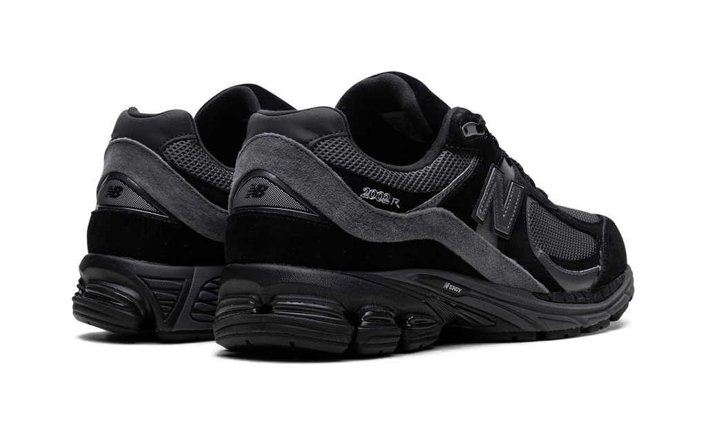 2002R "Black Magnet" M2002RBL