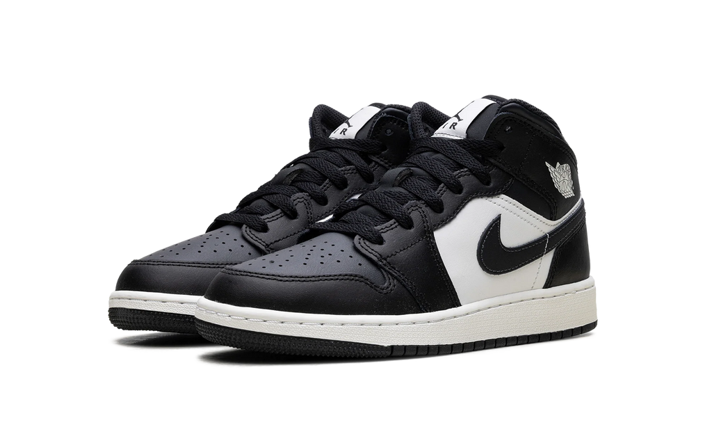 Jordan 1 Mid GS "Off Noir Toe" DQ8423 010