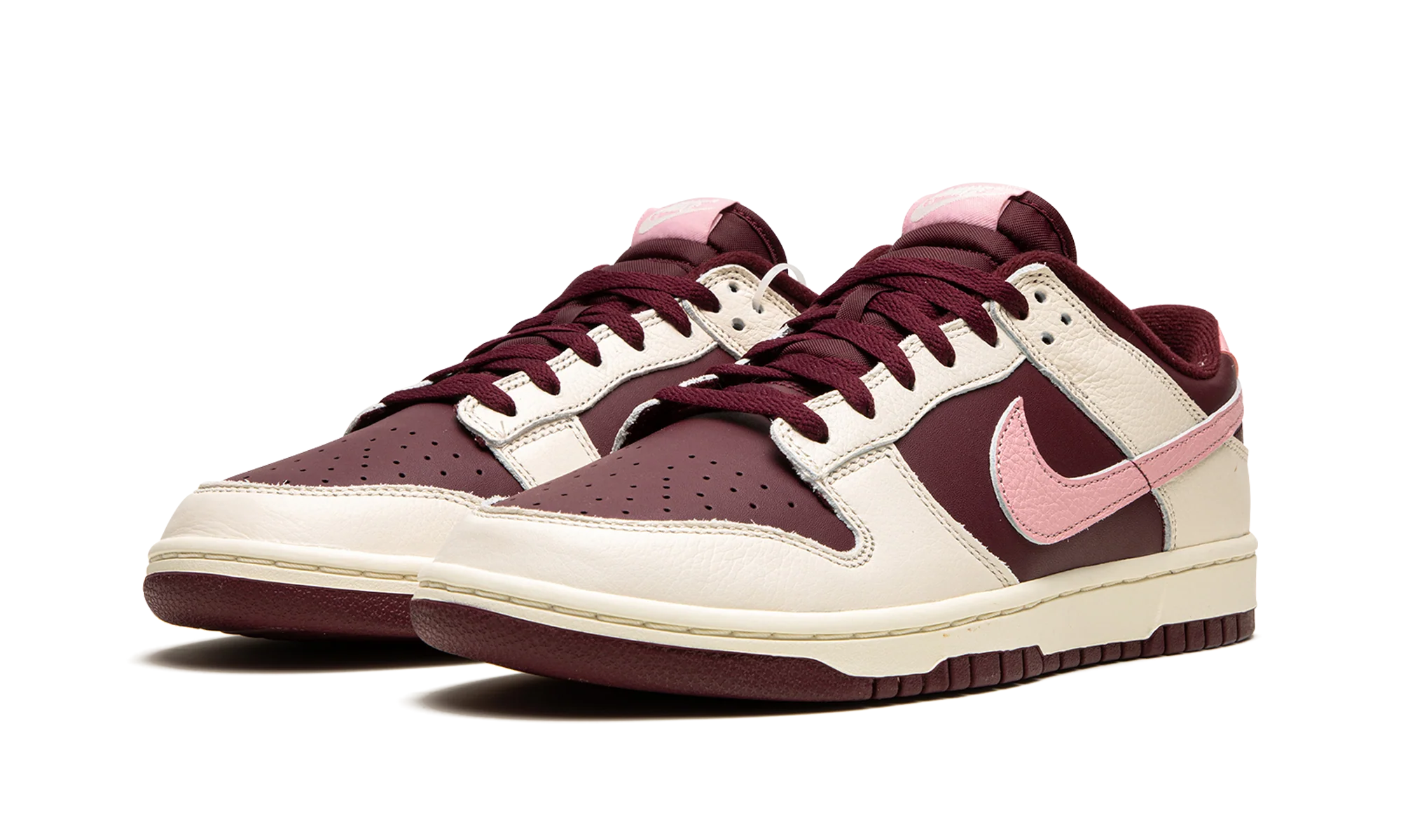 Dunk Low Retro PRM "Valentine's Day 2023" DR9705 100