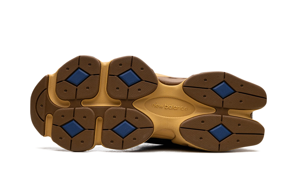 9060 "Black Royal Gum" U9060RE