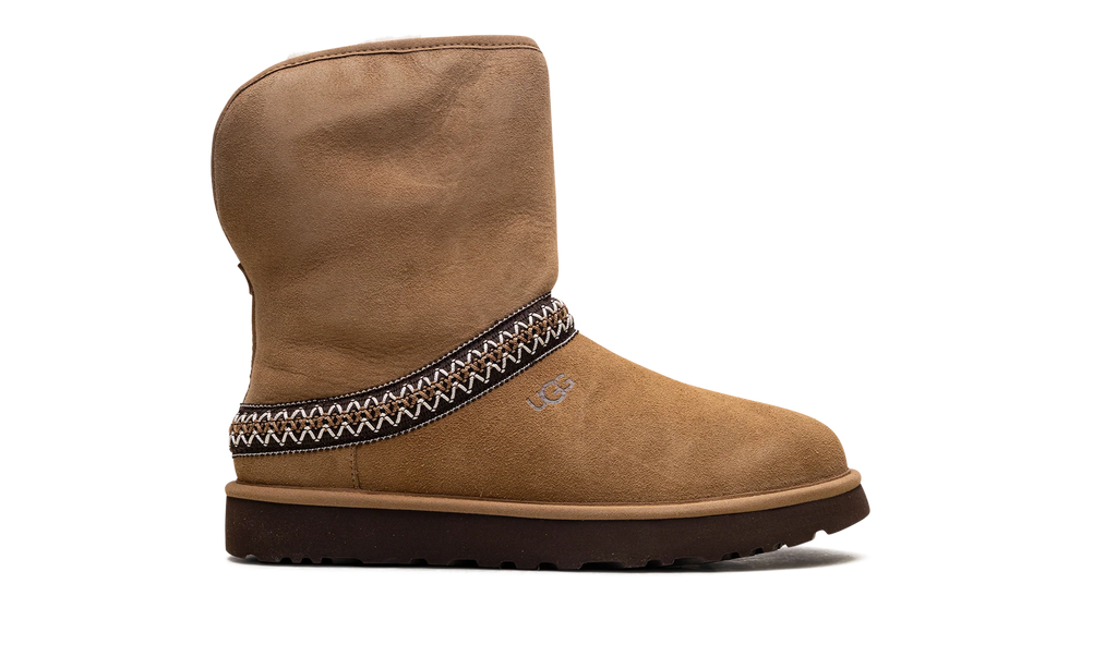Classic Short Crescent Boot WMNS "Chestnut" 1161770 CHE