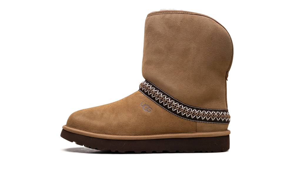 Classic Short Crescent Boot WMNS "Chestnut" 1161770 CHE