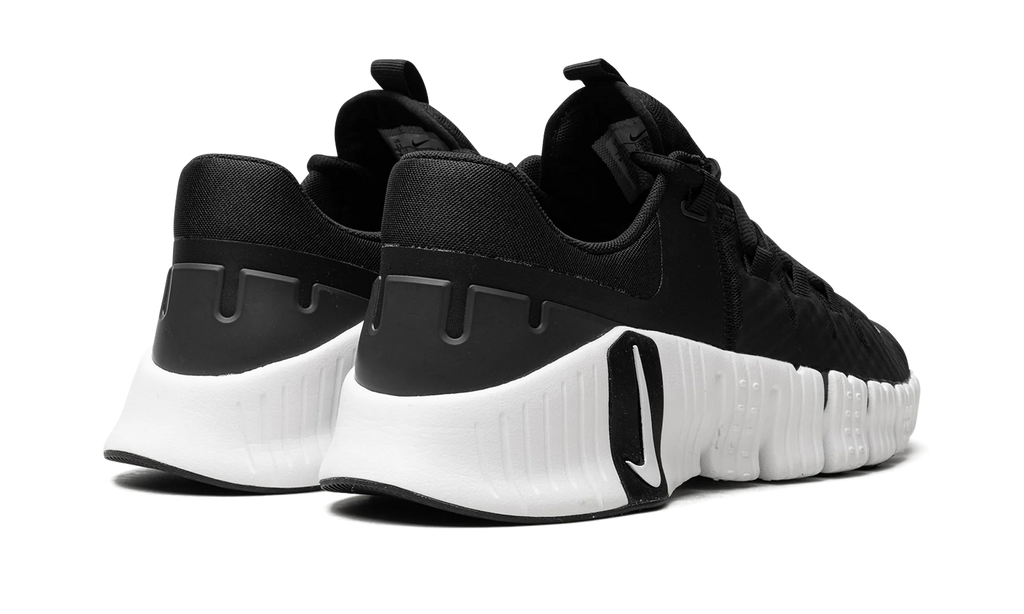 Free Metcon 5 "Black / White" DV3949 001
