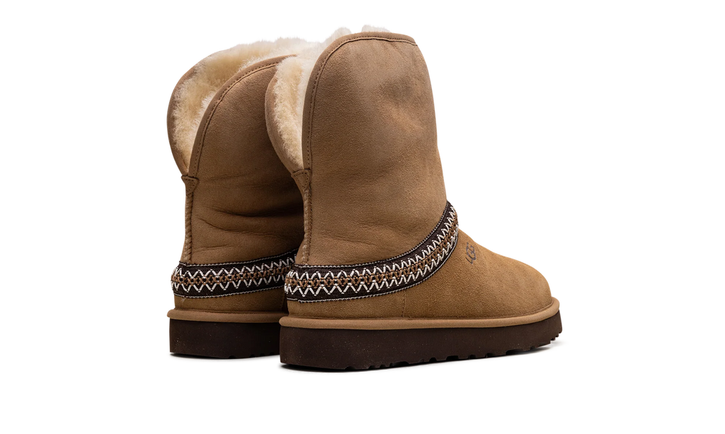 Classic Short Crescent Boot WMNS "Chestnut" 1161770 CHE