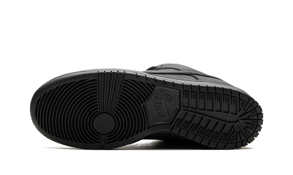 SB Dunk "Triple Black" FJ1674 001