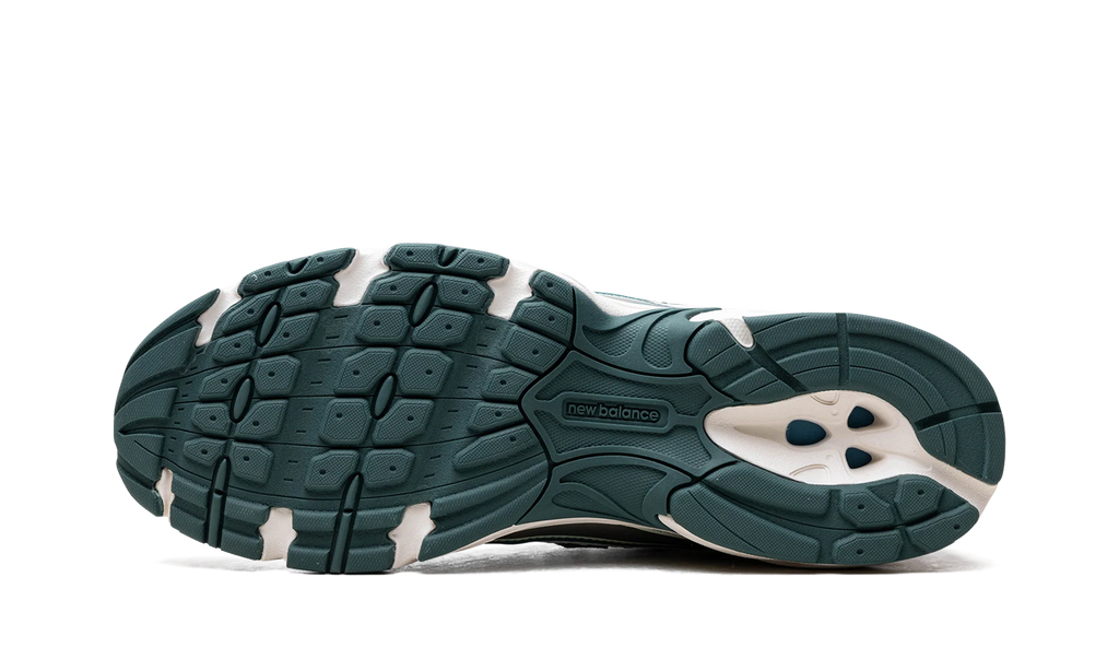 740 "White / Marsh Green" U740GR2