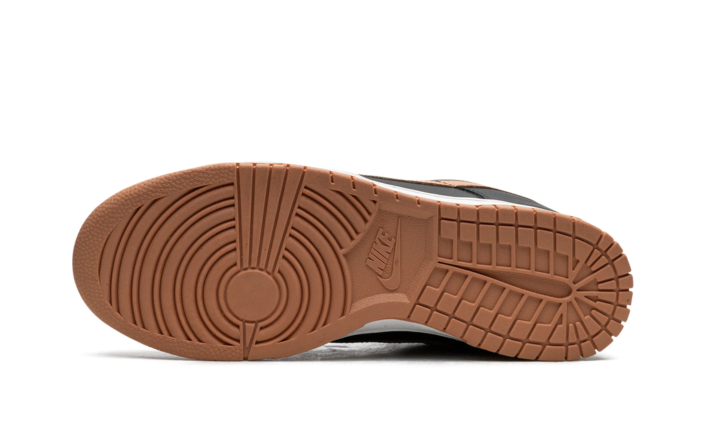 Dunk Low "Black / Amber Brown" DV0831 004